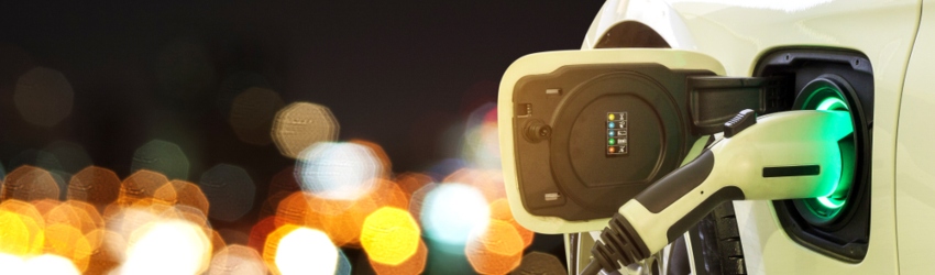 Laad de auto in de nacht